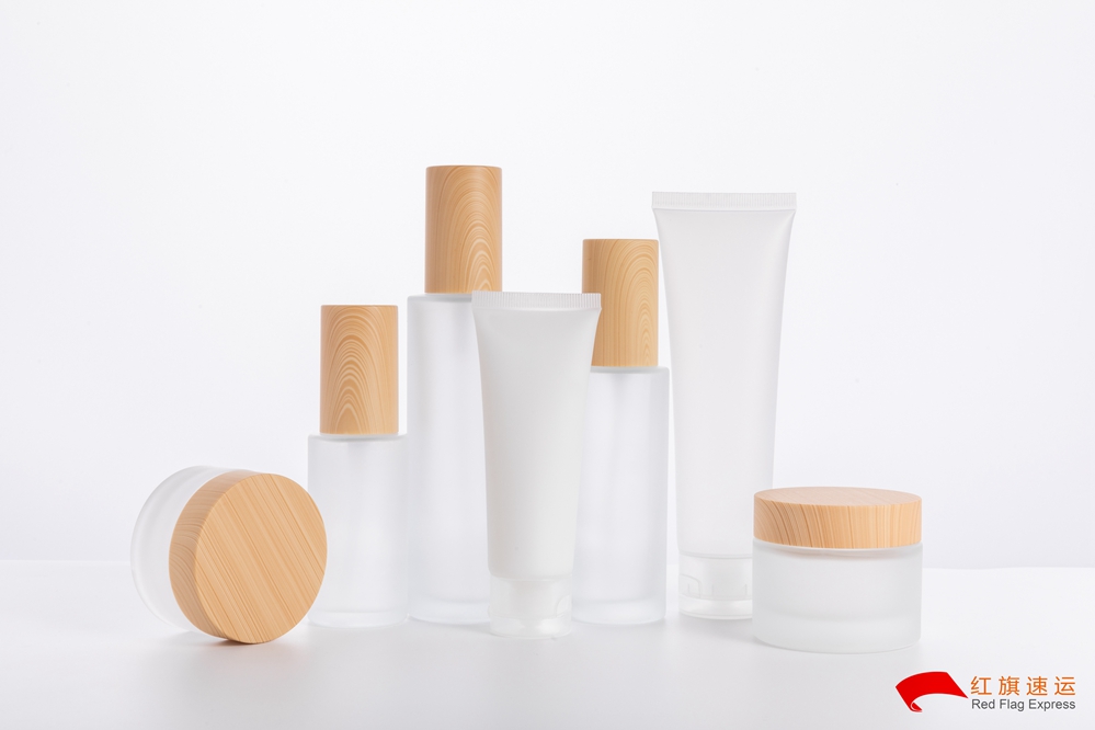 16526729753416.jpg 攝圖網_501396592_護膚品分裝化妝品套裝白底(企業商用)_副本.jpg